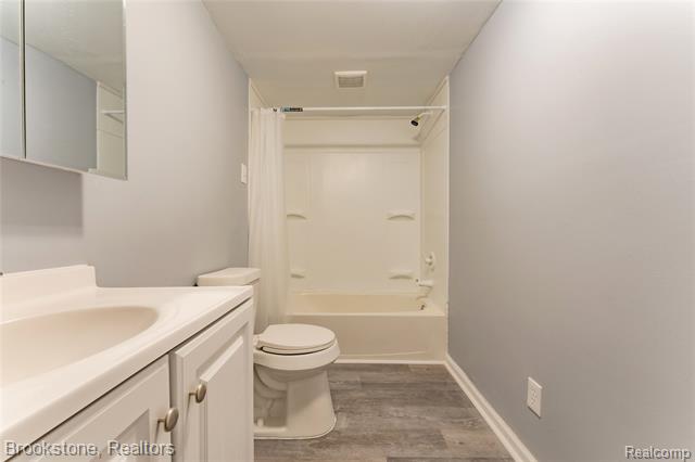 Builiding view fourteen for 2961 Chrysler, Waterford, MI. 48328