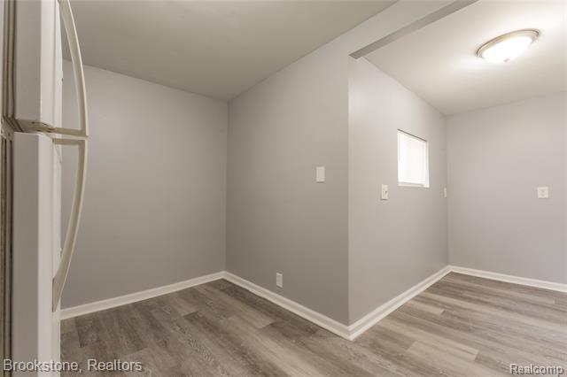 Builiding view nine for 2961 Chrysler, Waterford, MI. 48328