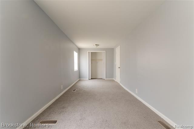 Builiding view seventeen for 2961 Chrysler, Waterford, MI. 48328