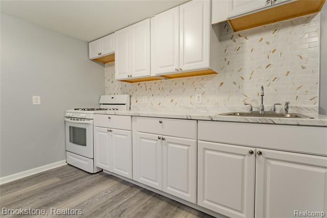 Builiding view six for 2961 Chrysler, Waterford, MI. 48328