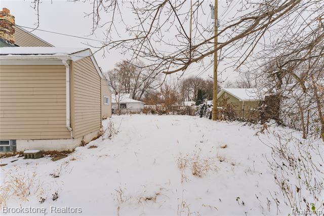 Builiding view twenty five for 2961 Chrysler, Waterford, MI. 48328