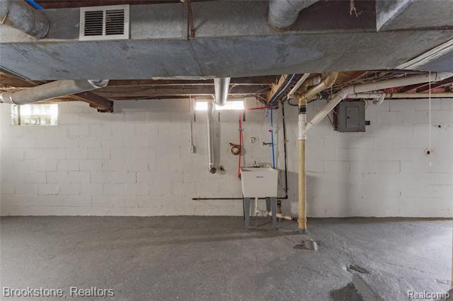 Builiding view twenty three for 2961 Chrysler, Waterford, MI. 48328