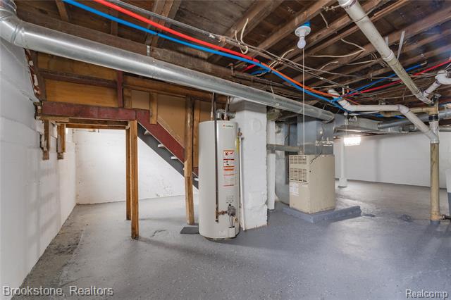 Builiding view twenty two for 2961 Chrysler, Waterford, MI. 48328