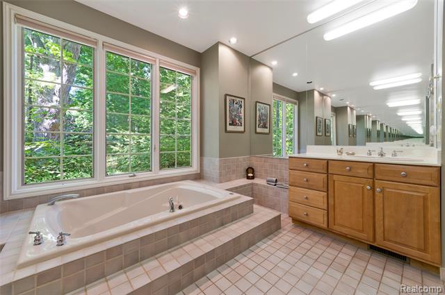 Builiding view forty six for 2323 Addaleen, Highland, MI. 48357