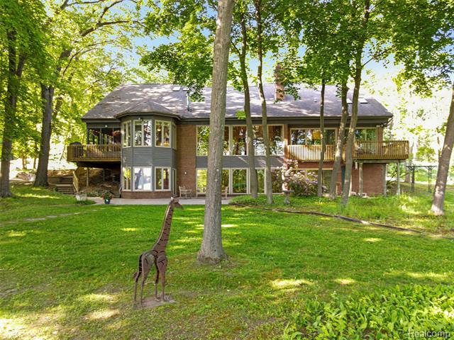 Builiding view ten for 2323 Addaleen, Highland, MI. 48357