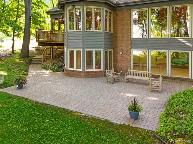 Builiding view thirteen for 2323 Addaleen, Highland, MI. 48357