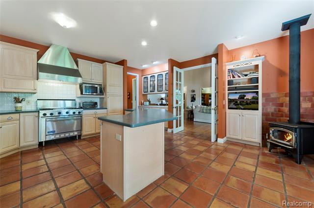 Builiding view thirty five for 2323 Addaleen, Highland, MI. 48357