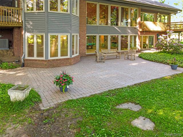 Builiding view twelve for 2323 Addaleen, Highland, MI. 48357