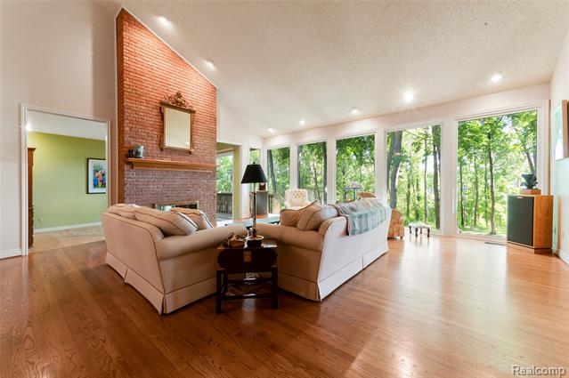 Builiding view twenty six for 2323 Addaleen, Highland, MI. 48357