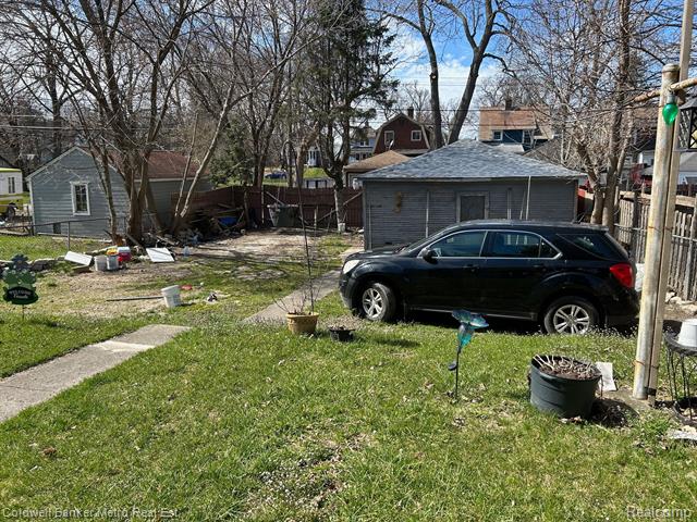 Builiding view nine for 669 N Perry, Pontiac, MI. 48342