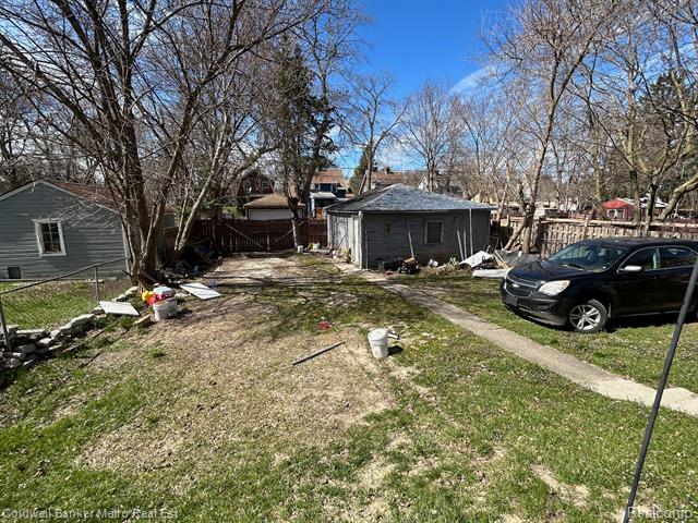 Builiding view seven for 669 N Perry, Pontiac, MI. 48342