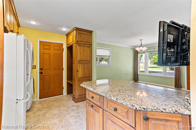 Builiding view thirteen for 5191 Lynsue, Waterford, MI. 48327