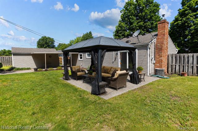 Builiding view twenty four for 5191 Lynsue, Waterford, MI. 48327