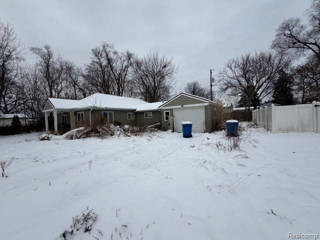 Builiding view one for 970 Henderson, Waterford, MI. 48328