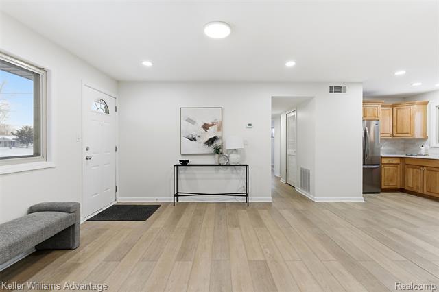 Builiding view eight for 1091 Joangay, Waterford, MI. 48327