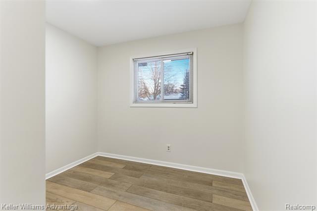 Builiding view fifteen for 1091 Joangay, Waterford, MI. 48327