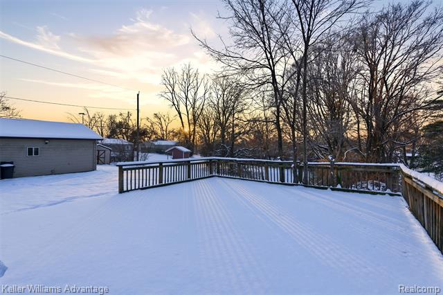 Builiding view nineteen for 1091 Joangay, Waterford, MI. 48327