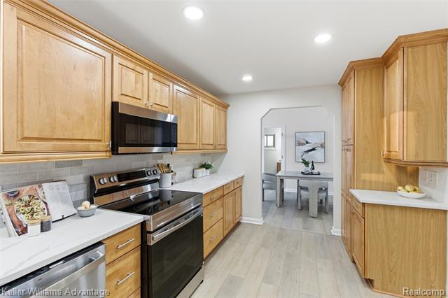 Builiding view one for 1091 Joangay, Waterford, MI. 48327