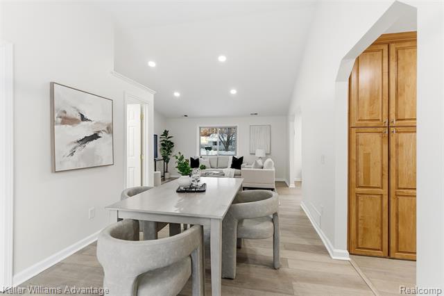 Builiding view seven for 1091 Joangay, Waterford, MI. 48327