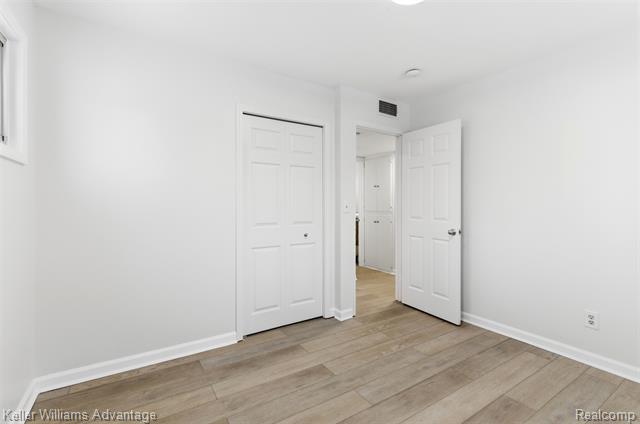 Builiding view seventeen for 1091 Joangay, Waterford, MI. 48327