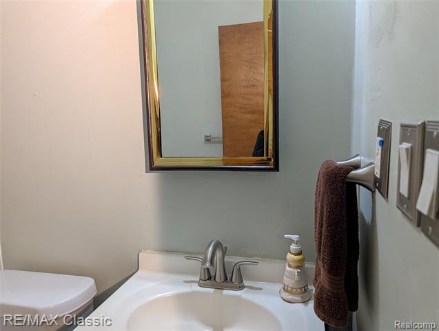 Builiding view nine for 679 Linda Vista, Pontiac, MI. 48342