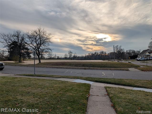 Builiding view seventeen for 679 Linda Vista, Pontiac, MI. 48342