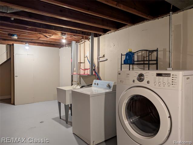 Builiding view sixteen for 679 Linda Vista, Pontiac, MI. 48342