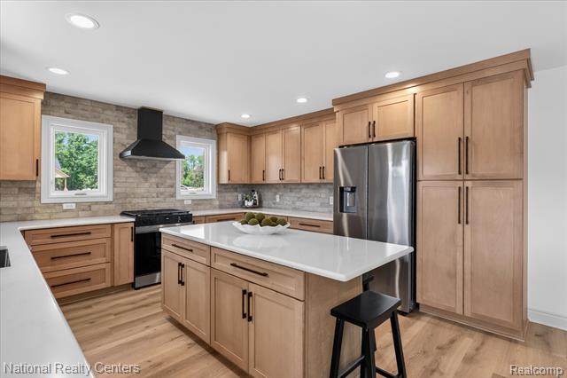 Builiding view eighteen for 2601 Westwind, Highland, MI. 48357