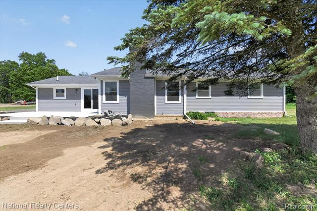 Builiding view forty four for 2601 Westwind, Highland, MI. 48357