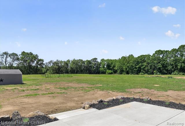 Builiding view forty seven for 2601 Westwind, Highland, MI. 48357