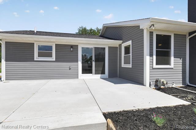 Builiding view forty six for 2601 Westwind, Highland, MI. 48357