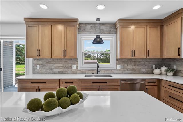 Builiding view nineteen for 2601 Westwind, Highland, MI. 48357