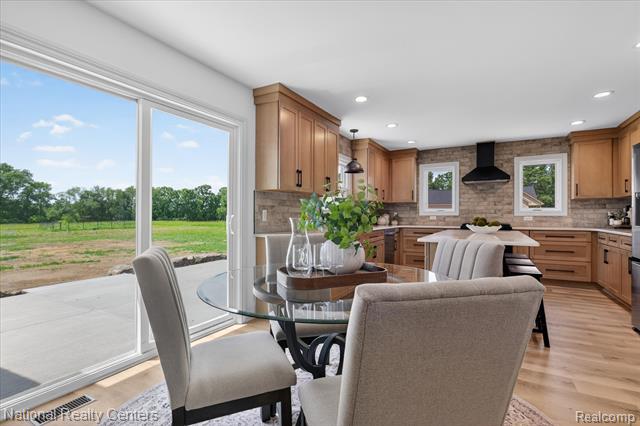 Builiding view six for 2601 Westwind, Highland, MI. 48357