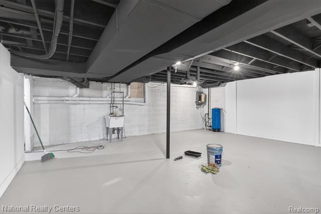 Builiding view thirty seven for 2601 Westwind, Highland, MI. 48357