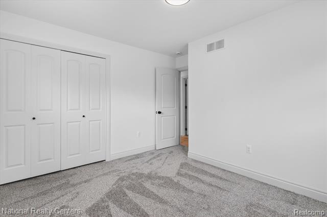 Builiding view thirty three for 2601 Westwind, Highland, MI. 48357