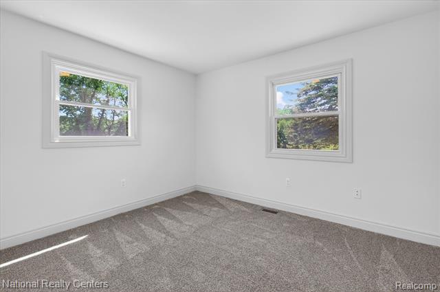Builiding view thirty two for 2601 Westwind, Highland, MI. 48357