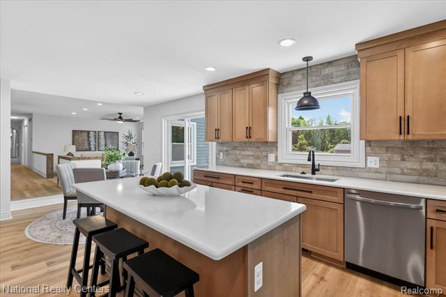 Builiding view twenty one for 2601 Westwind, Highland, MI. 48357