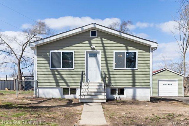 front view for 833 Sarasota Ave, Pontiac, Mi. 48340