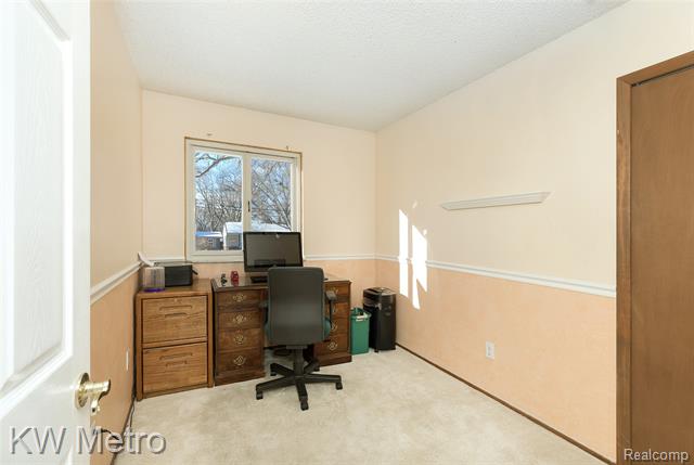 Builiding view eighteen for 1350 Whitney, Waterford, MI. 48328