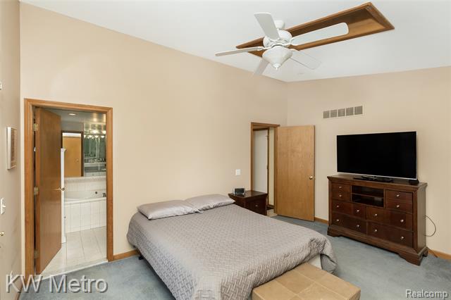 Builiding view fifteen for 1350 Whitney, Waterford, MI. 48328