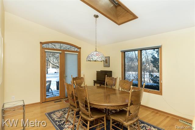 Builiding view seven for 1350 Whitney, Waterford, MI. 48328