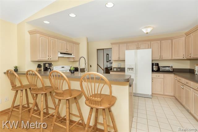 Builiding view six for 1350 Whitney, Waterford, MI. 48328