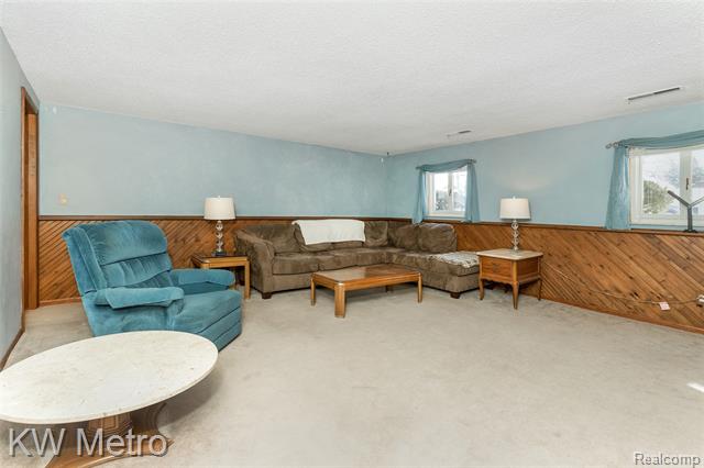 Builiding view ten for 1350 Whitney, Waterford, MI. 48328