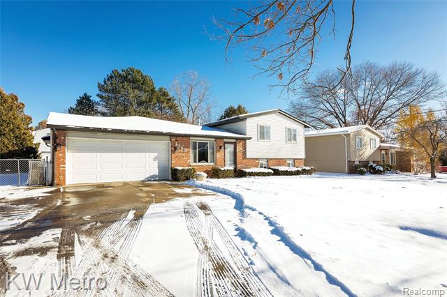 Builiding view thirty for 1350 Whitney, Waterford, MI. 48328