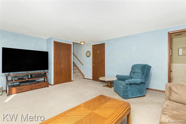 Builiding view twelve for 1350 Whitney, Waterford, MI. 48328