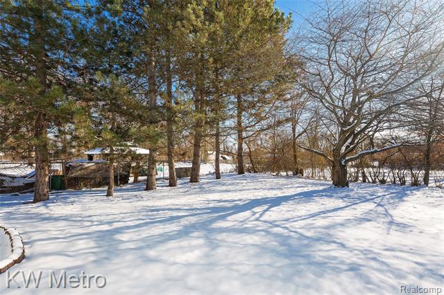 Builiding view twenty seven for 1350 Whitney, Waterford, MI. 48328