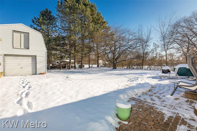 Builiding view twenty six for 1350 Whitney, Waterford, MI. 48328