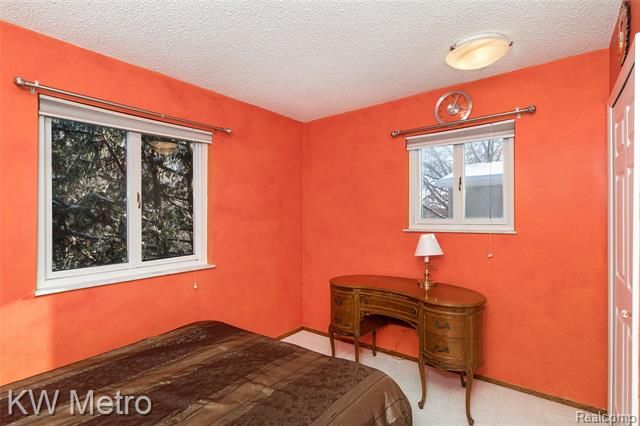 Builiding view twenty two for 1350 Whitney, Waterford, MI. 48328