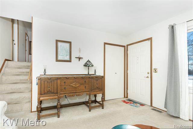 Builiding view two for 1350 Whitney, Waterford, MI. 48328