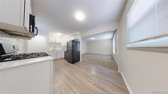 Builiding view four for 733 Livingston, Pontiac, MI. 48340